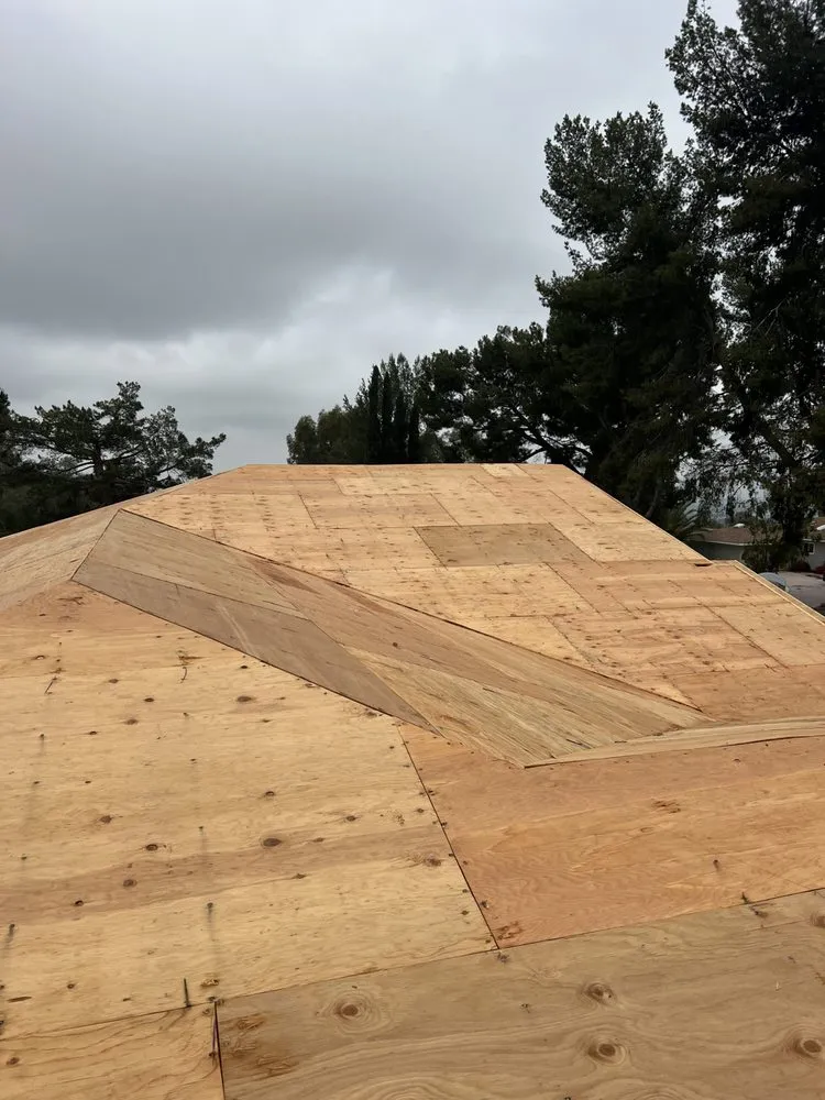 Slide of Meza's Roofing