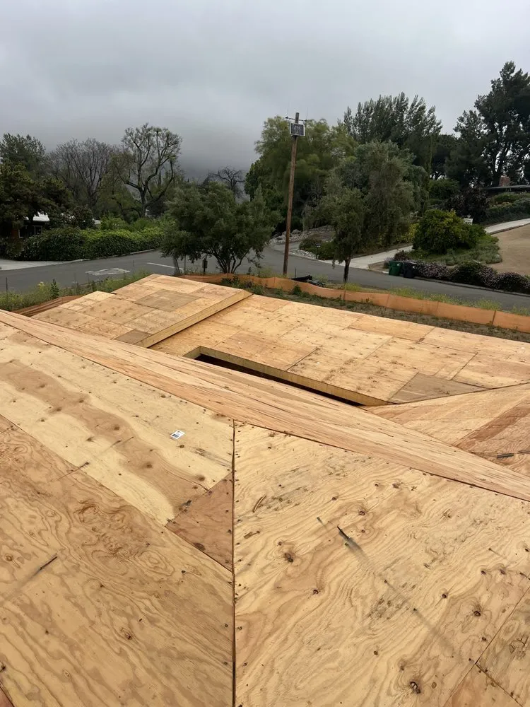 Slide of Meza's Roofing