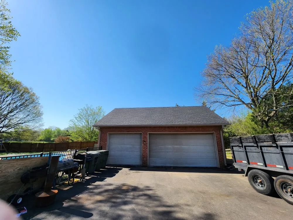 Slide of M&G Roofing