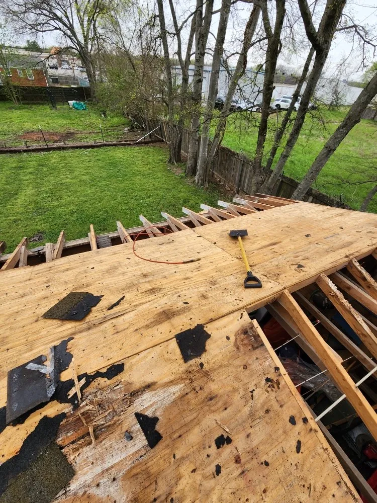 Slide of M&G Roofing