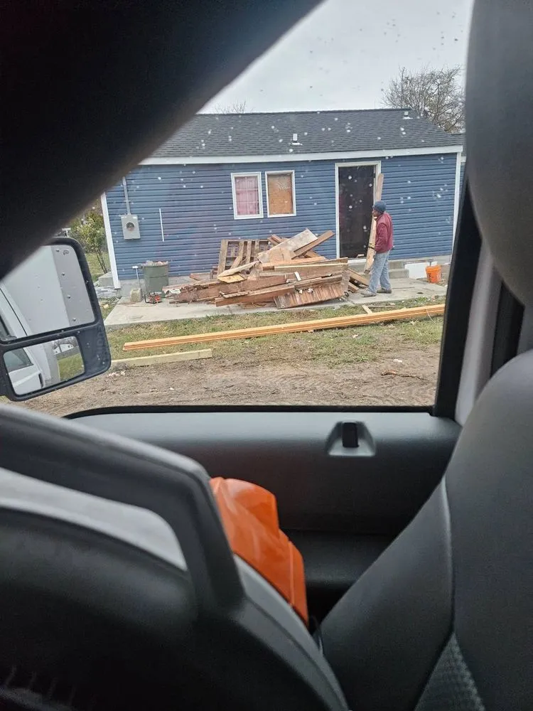 Slide of M&H Handy Services