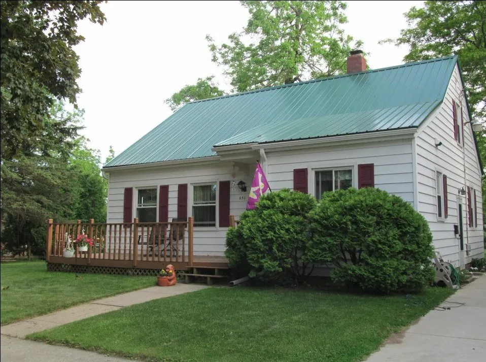 Slide of MHR Roofing and Improvements