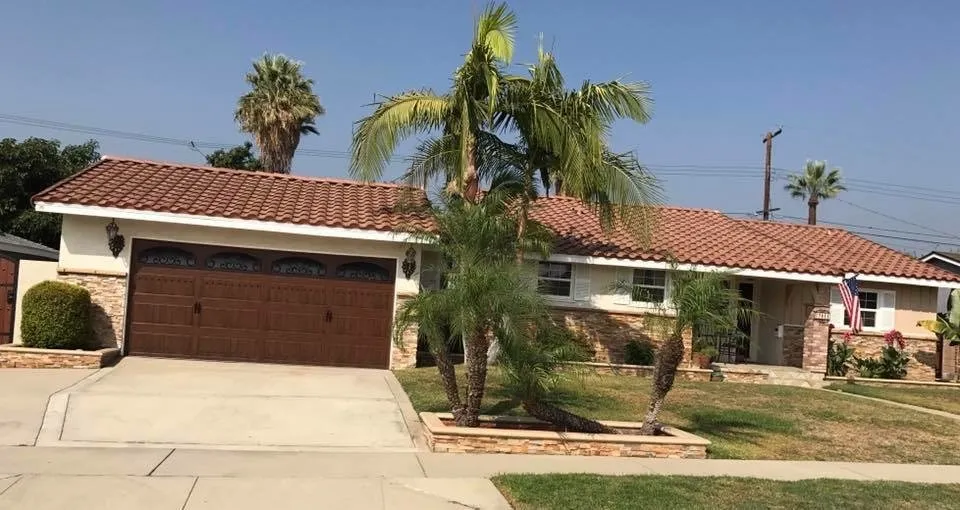 Slide of Micasa Pro Roofers