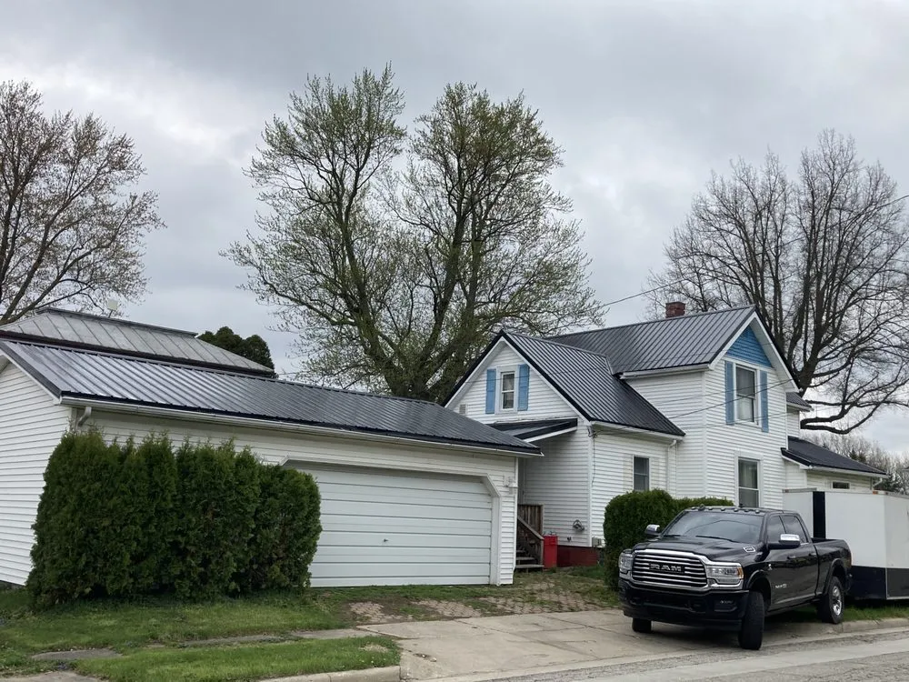 Top-rated roof installation for homes in Fresno, OH by Mid-State Roofing