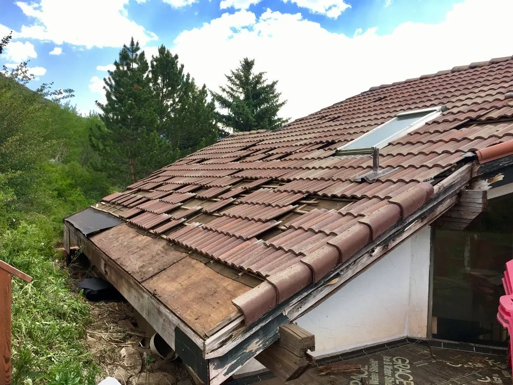 Licensed roof repair with free inspection in Eagle-Vail, CO by Middleton