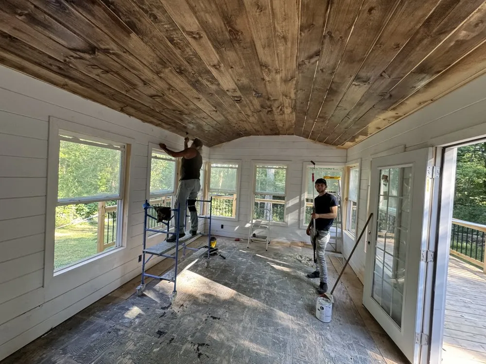 Reliable shingle roofing service experts serving Fayetteville, OH - Midwest Builders Group