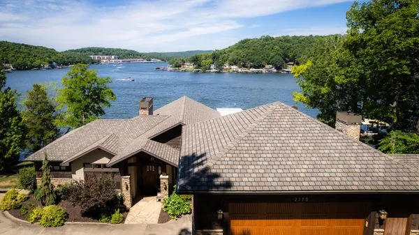 Midwest Roofing Logo