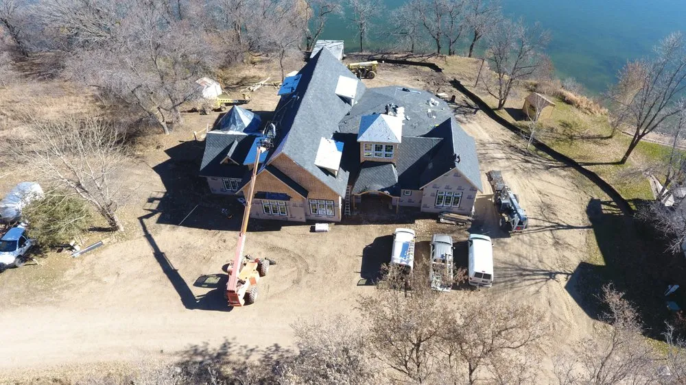 Licensed roof leak repair in Good Thunder, MN by Midwestern Construction