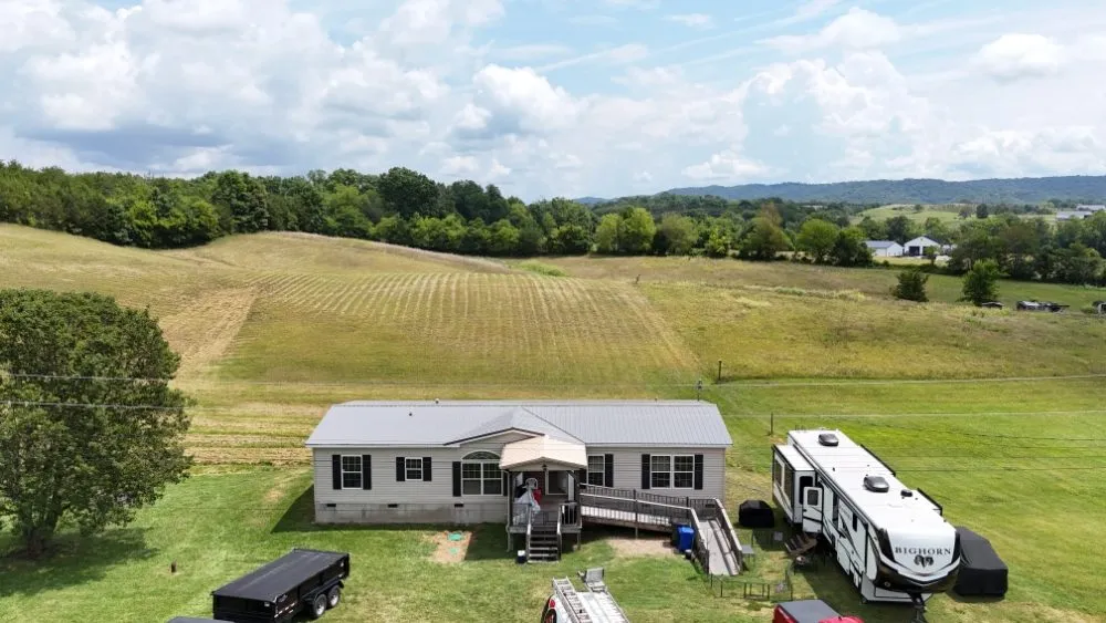 Slide of Miguel Ramos Roofing
