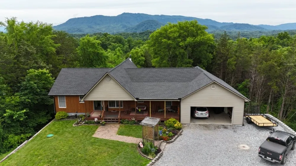 Slide of Miguel Ramos Roofing