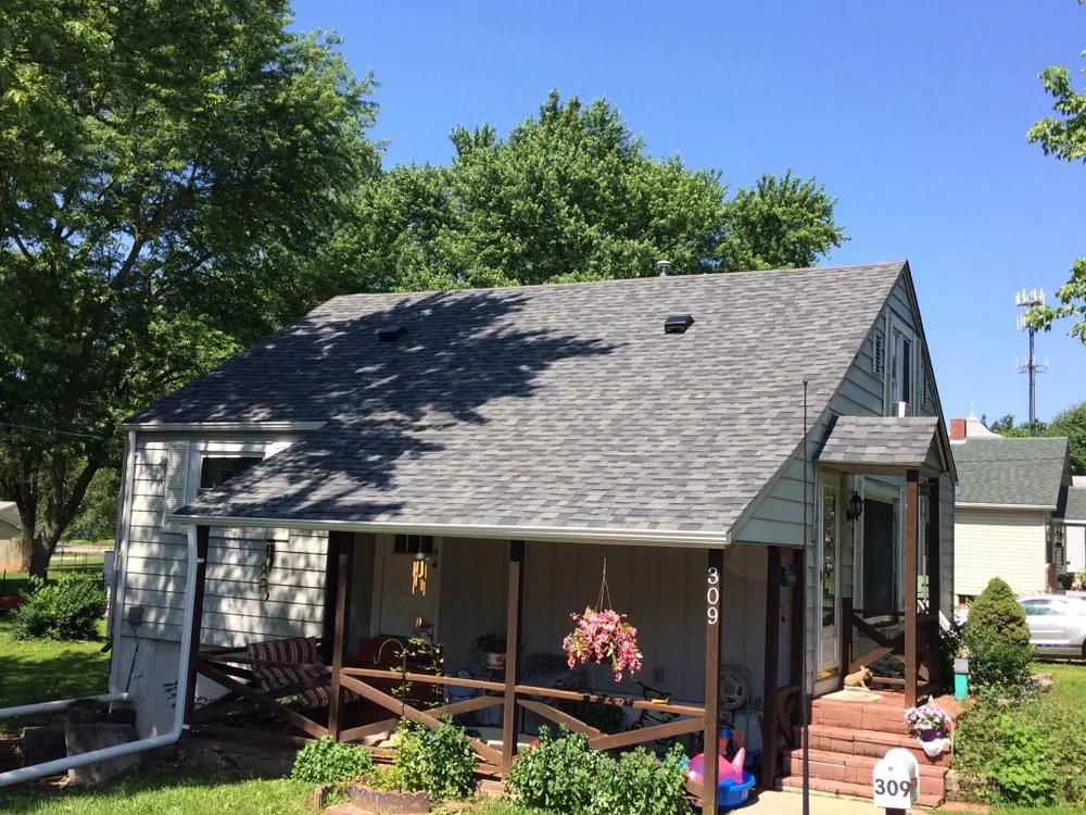 Top-rated flat roof repair near you in St. Louis, MO by Mills Construction