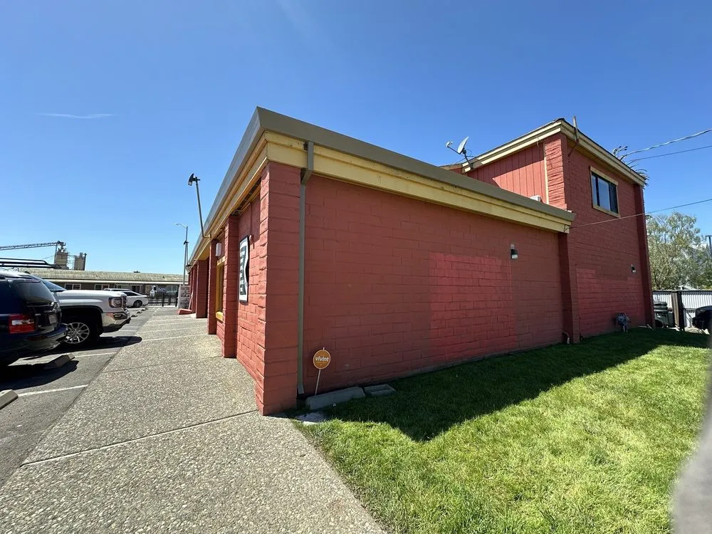 Slide of Mistah Seamless Gutters