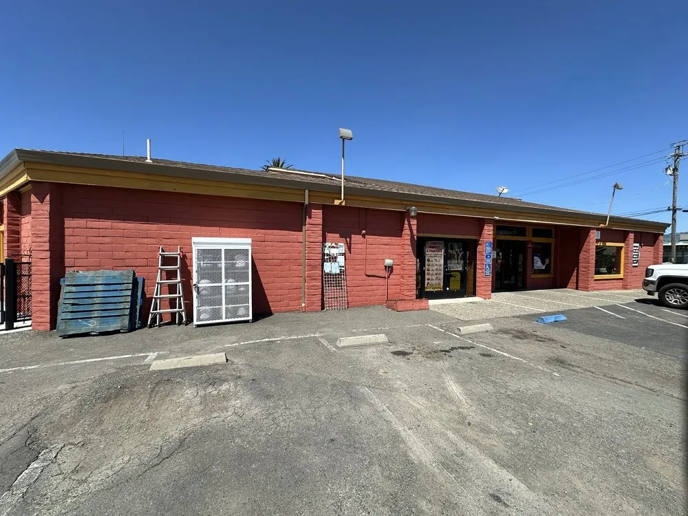 Slide of Mistah Seamless Gutters