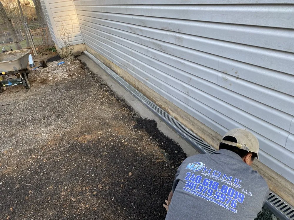 Slide of M&J Home Improvement