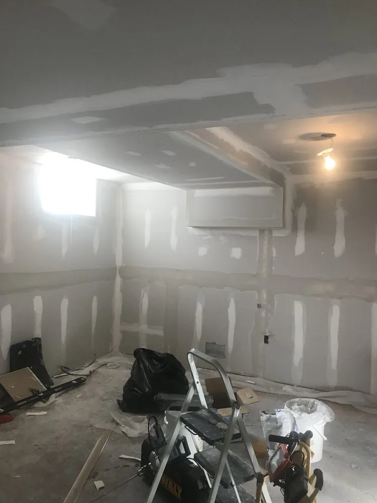 Slide of MKR Roofign construcción