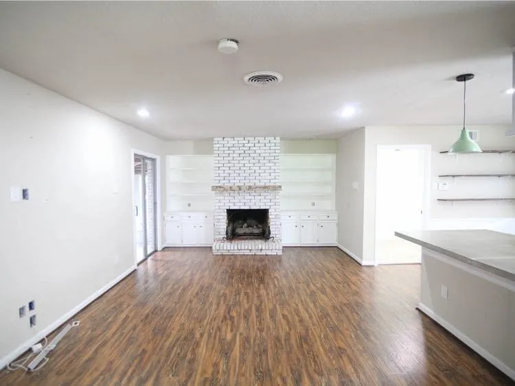 Slide of M&M Construction and Emergency Response Services