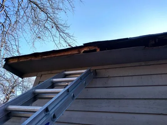 M&M Construction Roofing Logo