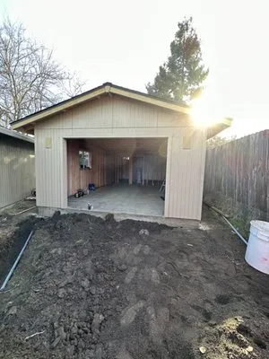 M&M Contracting Logo