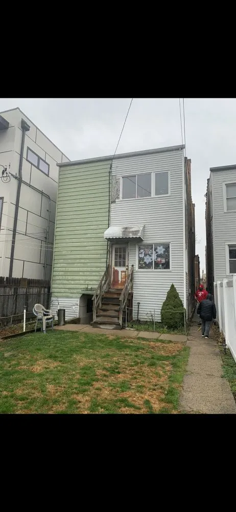 Slide of M&M Roofing