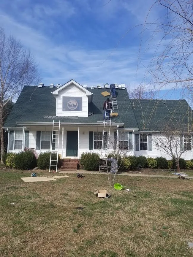 Professional residential roofing service experts serving Castalian Springs, TN - M&N Roofs