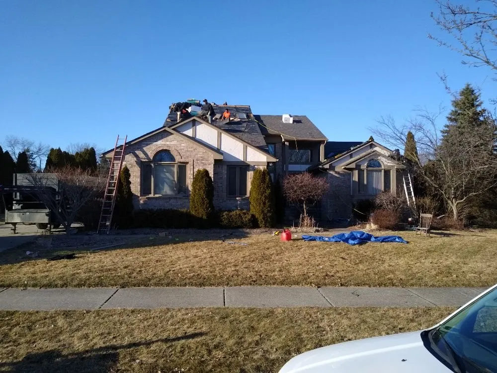 Top-rated roof leak repair with free inspection across Commerce Charter Township, MI - MNM Construction