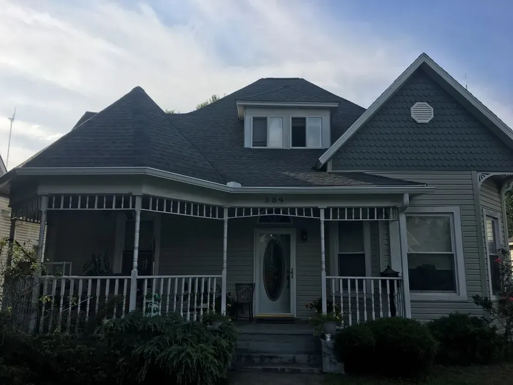 Slide of Mo Shingles