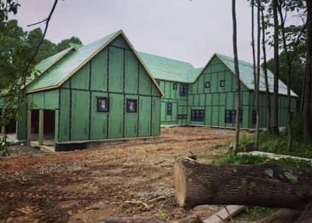 Slide of Mobley’s Roofing