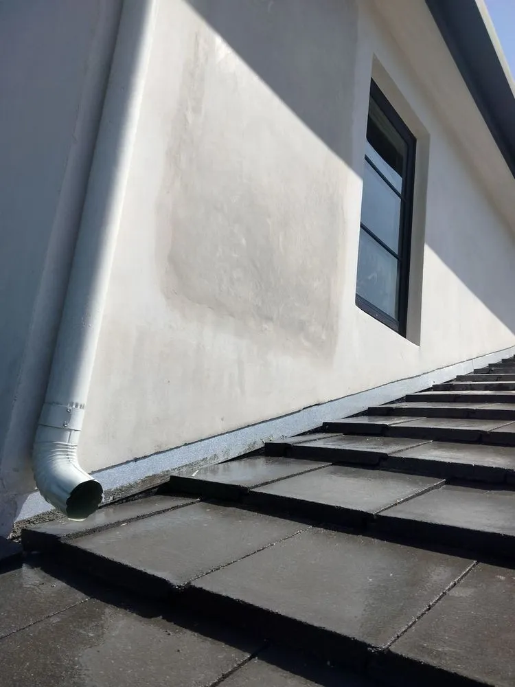 Slide of Modern Builders