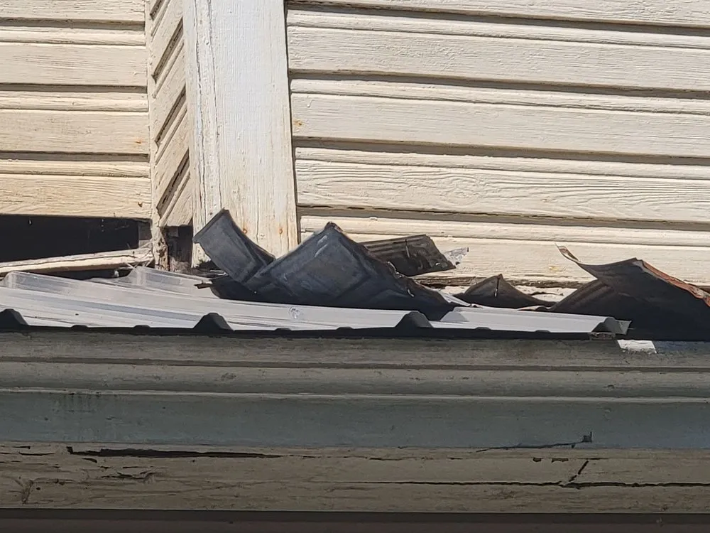 Slide of Modern Roof Pros