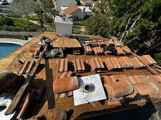 Modern Roofing Solutions Logo