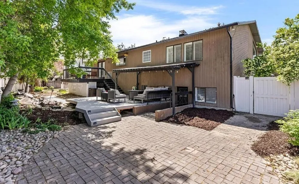 Slide of Modern Rustic Builders