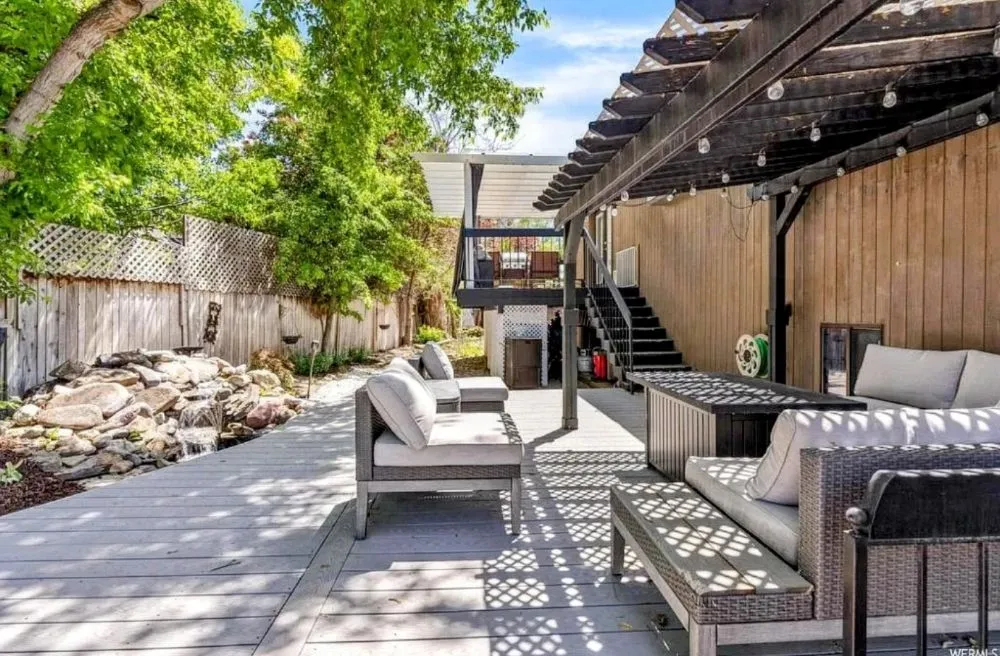 Slide of Modern Rustic Builders