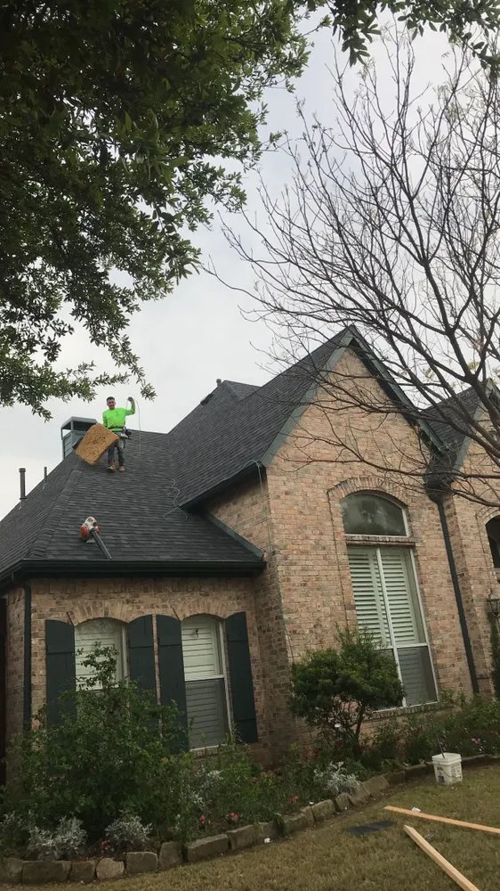 Slide of Molinas Roofing