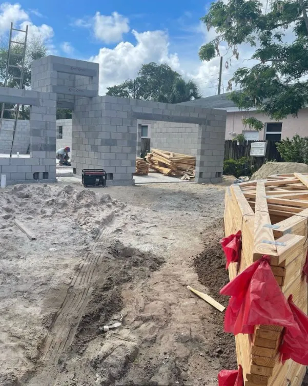 Slide of Mompie Construction Corp