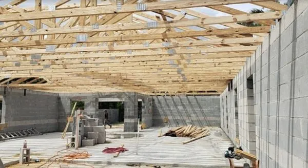 Mompie Construction Corp Logo