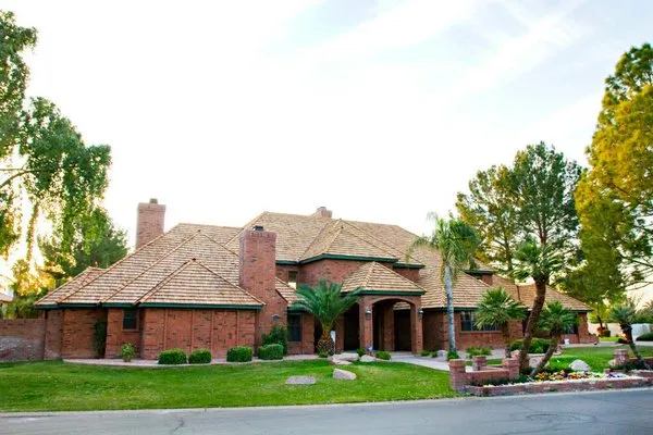 Monarch Roofing Systems Logo