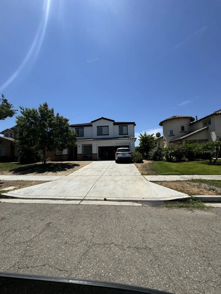 Slide of Montano Construction