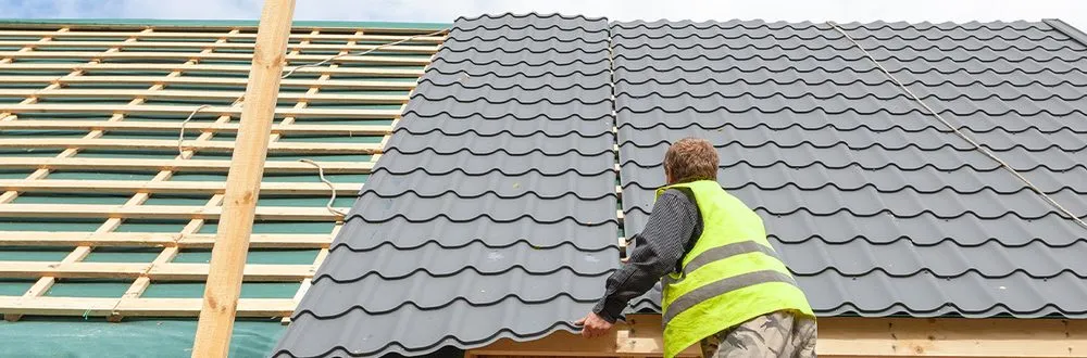 Slide of Monteros Roofing & Outdoors