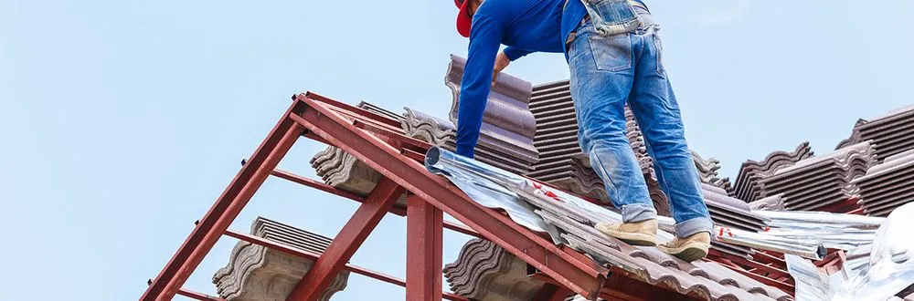 Slide of Monteros Roofing & Outdoors