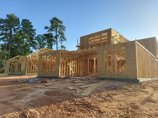 Montes Framing & Construcción Logo