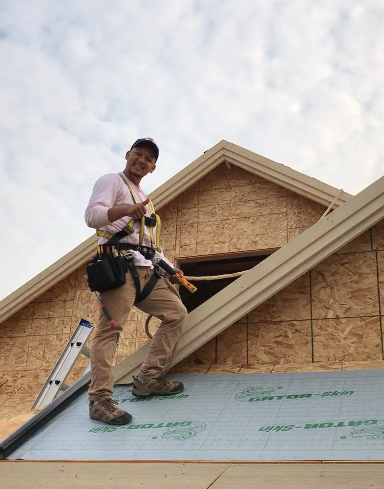 Slide of Moon Roofing & Construction