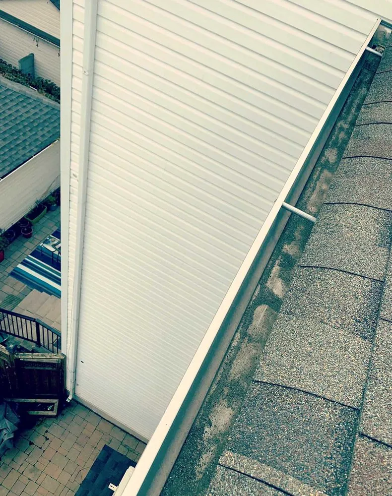 Slide of Moon Valley Roofing