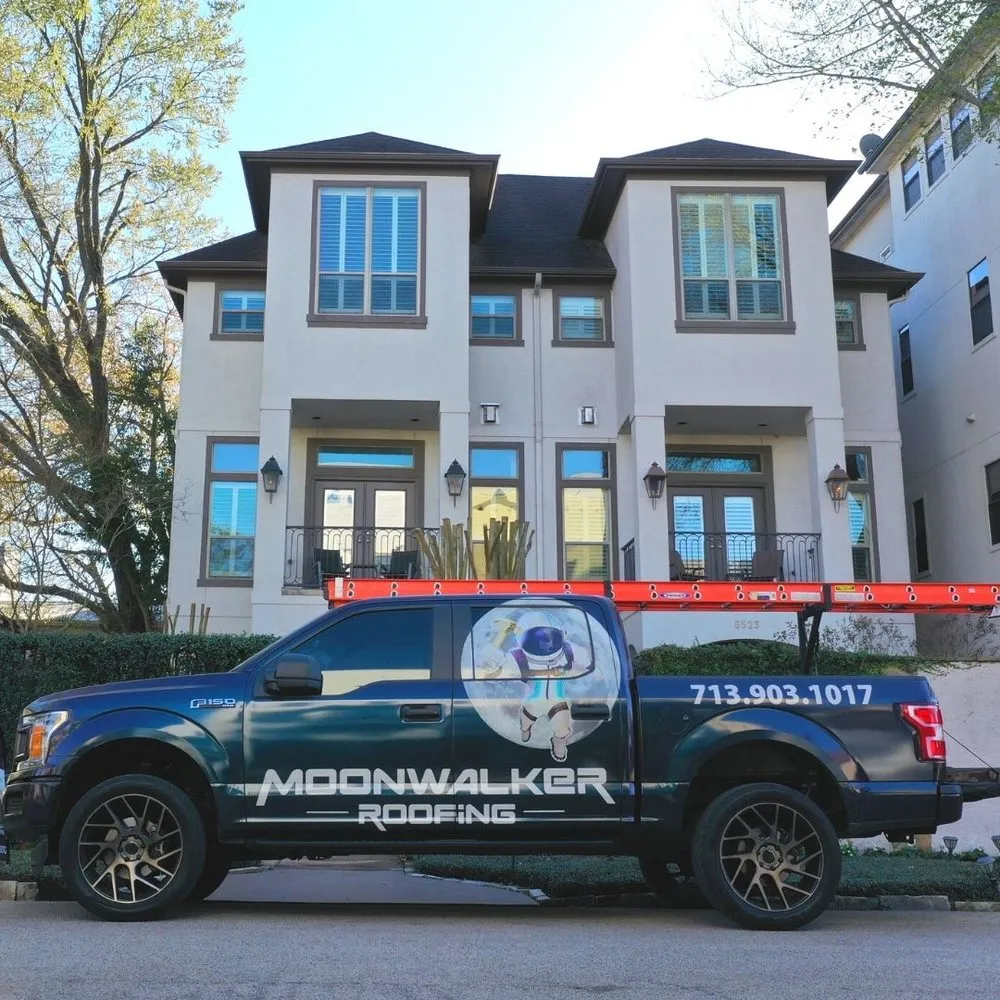 Licensed residential roofing service in Sienna Plant, TX by Moonwalker Roofing