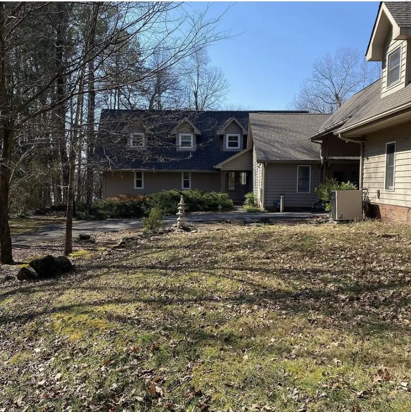 Licensed shingle roofing service in Ooltewah, TN by Moore’s Roofing & Remodeling