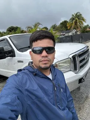 Moreira Home Improvement Logo