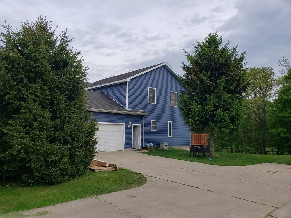 Slide of Moreno’s Roofing