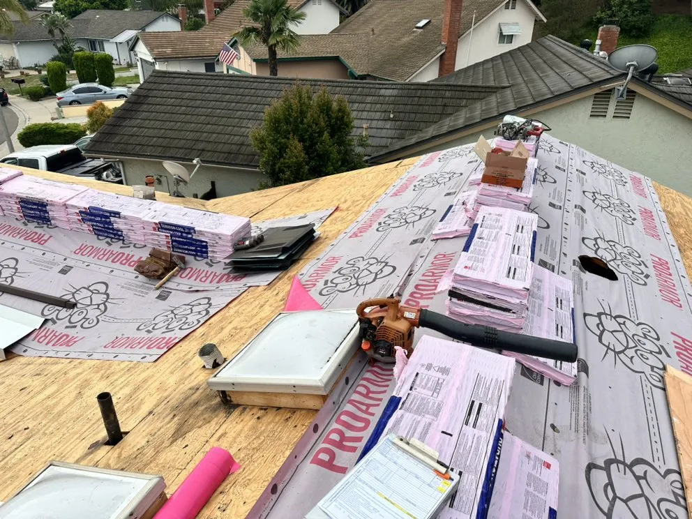 Slide of Mo's Professional Roofing