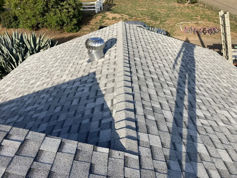 Slide of Mo's Professional Roofing