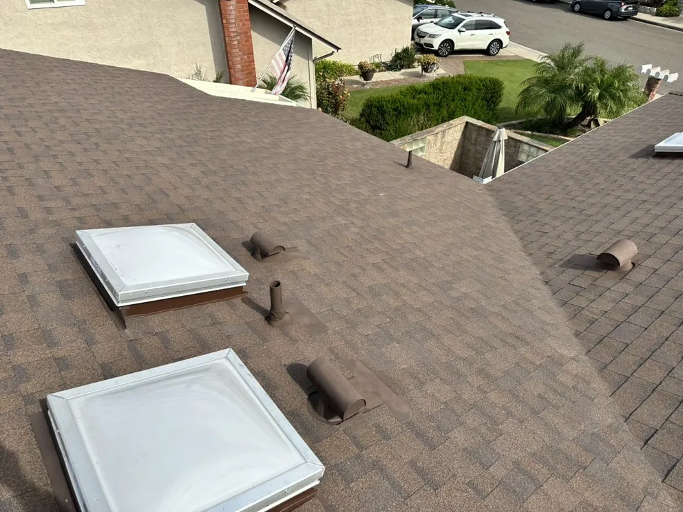 Slide of Mo's Professional Roofing