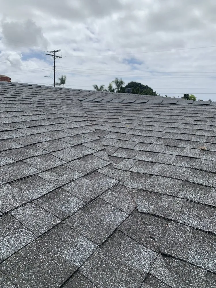 Slide of Mo's Professional Roofing